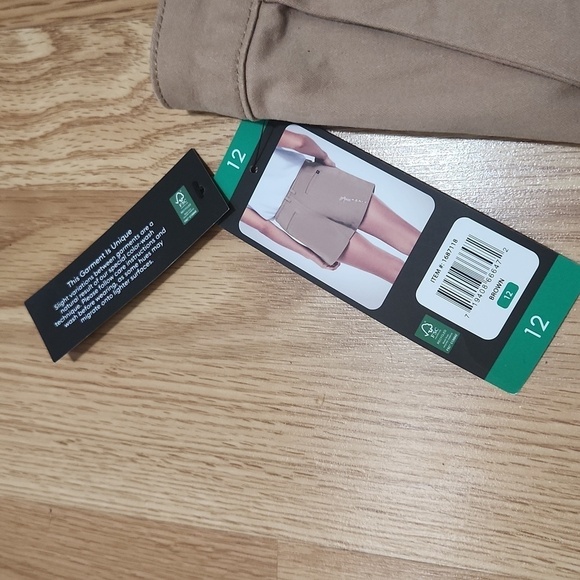 Banana Republic Ladies' Chino Short size 12 - Picture 8 of 10